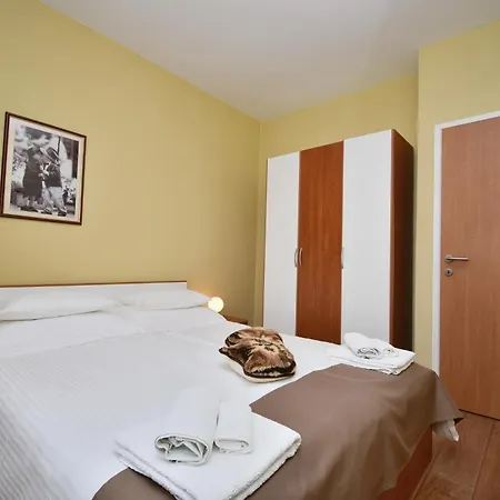 Appartement With Parking Space - 16495 Poreč