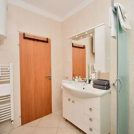 Appartement With Parking Space - 16495
